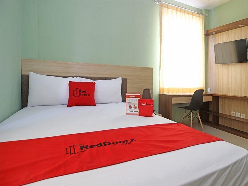 Reddoorz Near Solo Balapan Station Hotel Exterior photo