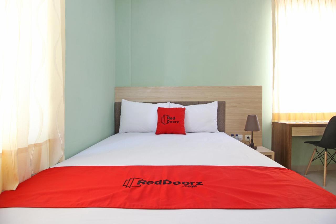 Reddoorz Near Solo Balapan Station Hotel Exterior photo