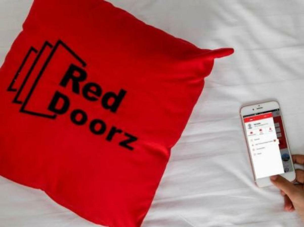 Reddoorz Near Solo Balapan Station Hotel Exterior photo